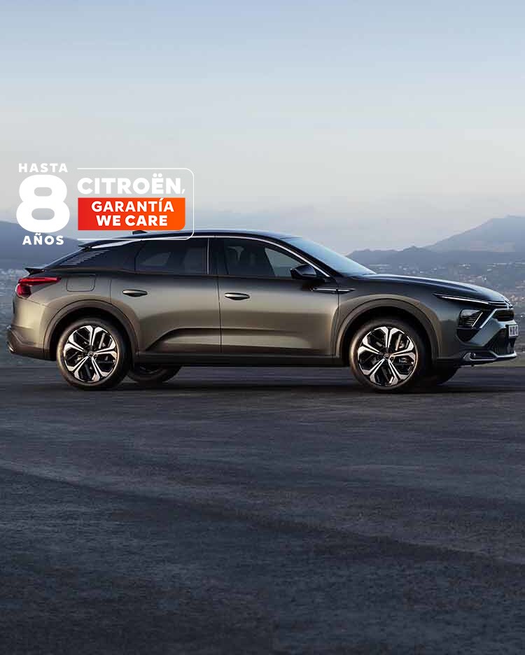 Two Citroën C5 X parked 3/4 rear view and profile