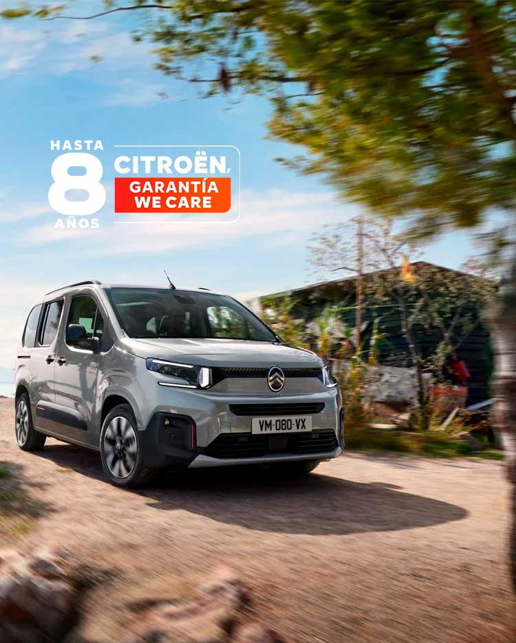 Vista frontal tres cuartos del Berlingo mostrando diseño familiar, confort, seguridad y tecnología para una movilidad diaria premium.