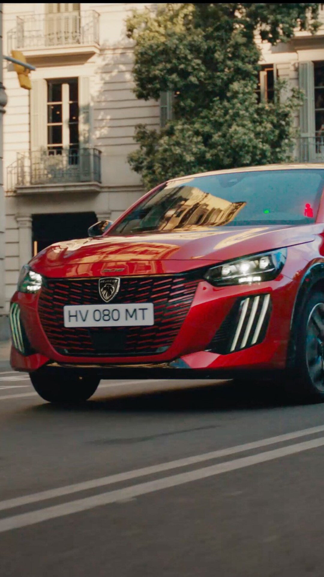 PEUGEOT E-208