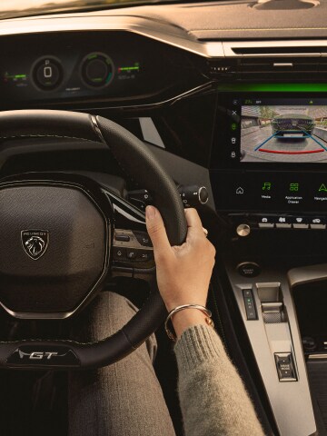 Nuova PEUGEOT 408 Hybrid i-Cockpit