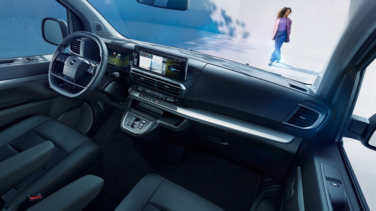 Innenraum Opel Zafira Electric mit modernem Cockpit und Navigationsdisplay